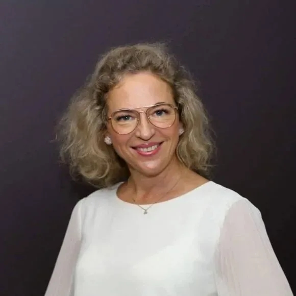 Ester Eomois