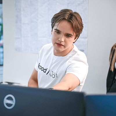 Bachelor's business technology student